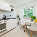 1og Links Helle 70m 2-zimmer Naehe Salzburg By Interhome Appartement *