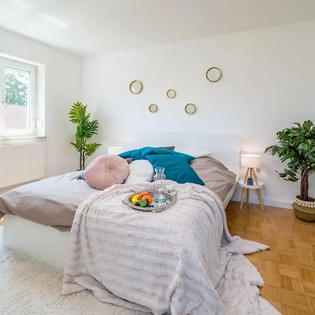1og Links Helle 70m 2-zimmer Naehe Salzburg By Interhome Appartement