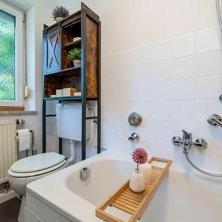 1og Links Helle 70m 2-zimmer Naehe Salzburg By Interhome *