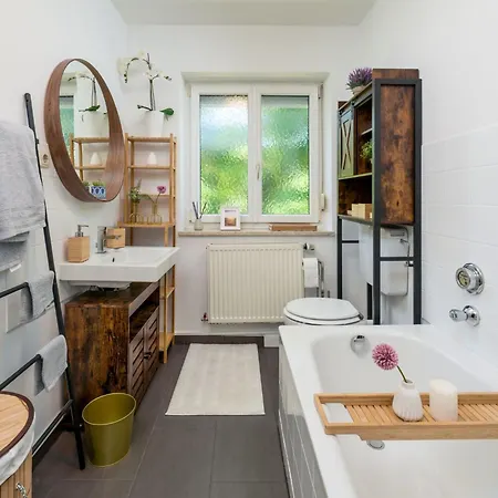 1og Links Helle 70m 2-zimmer Naehe Salzburg By Interhome Appartement *