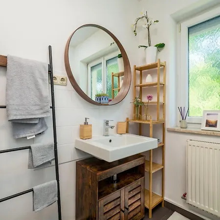 1og Links Helle 70m 2-zimmer Naehe Salzburg By Interhome Appartement *