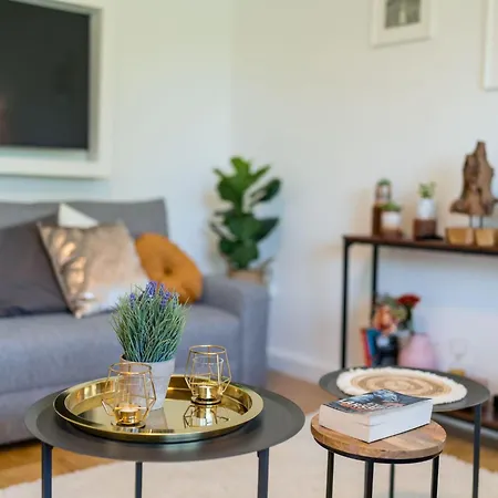 1og Links Helle 70m 2-zimmer Naehe Salzburg By Interhome פריילאסינג