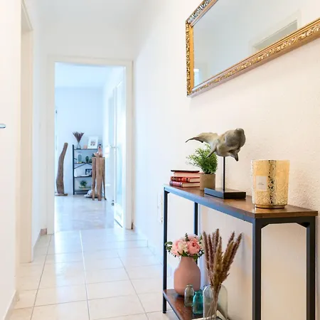 1og Links Helle 70m 2-zimmer Naehe Salzburg By Interhome פריילאסינג